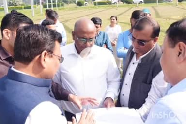 देहरादून: मुख्य सचिव आनंद बर्द्धन ने एफआरआई में 9 नवंबर को आयोजित होने वाले कार्यक्रम की तैयारियों का लिया जायजा