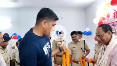 धनबाद/केंदुआडीह: सदर थाना प्रभारी रामनारायण ठाकुर के सेवानिवृत्त होने पर सदर थाना में फेयरवेल का आयोजन