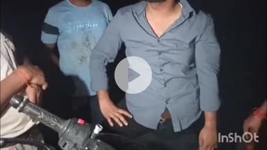 नवादा: कमर में शराब छुपा कर होम डिलीवरी करने वाले युवक को सोभिया मंदिर के पास से उत्पाद विभाग ने किया गिरफ्तार