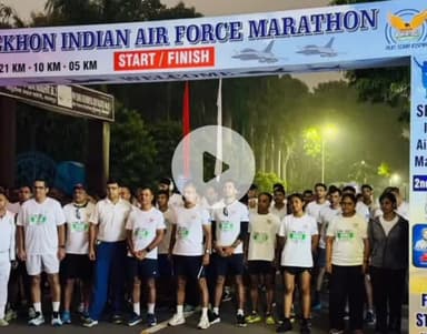 कानपुर: कानपुर एयर फोर्स स्टेशन पर मैराथन का आयोजन, परमवीर चक्र विजेता निर्मल जीत ने सिखों की स्मृति में किया