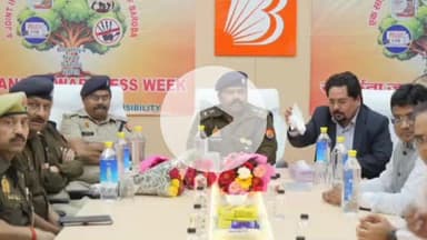 झांसी: झांसी पुलिस ने नगर निगम कार्यालय में साइबर अपराधों और नए कानूनों पर विशेष जागरूकता संगोष्ठी का आयोजन किया