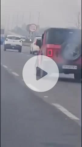 मुज़फ्फरनगर: फिल्मी सीन बना हकीकत, बैरियर तोड़कर थार गाड़ी के टायर फटने के बाद भी बदमाश भागते रहे, वायरल हुआ 'थार चेज़ सीन'