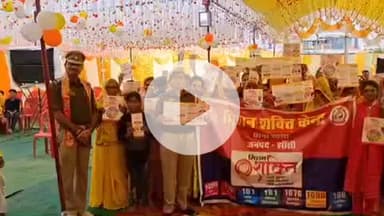 झांसी: मिशन नारी शक्ति 5.0 के तहत रक्सा में करौदी माता मंदिर के पास पुलिस ने जागरूकता कार्यक्रम का आयोजन किया