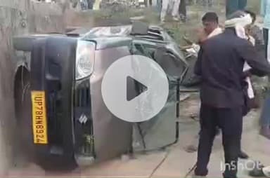 हरिद्वार: सुमन नगर में डबल पुलिया के पास बाइक सवार को बचाने के चक्कर में कार गिरी सूखी नहर में, कई लोग हुए चोटिल