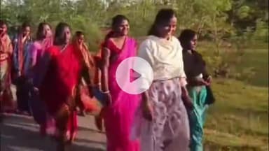 चास: सोनाबाद में महिलाओं ने शराब दुकान बंद करने के लिए निकाली रैली, शराब बिक्री स्थलों पर किया विरोध प्रदर्शन