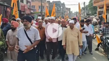 नौतनवा: नौतनवा में गुरु नानक देव के प्रकाश पर्व के उपलक्ष्य में निकाला गया खालसा मार्च