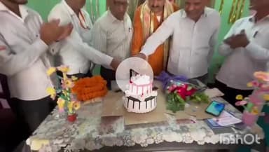 हरदोई: समाजसेवी राजवर्धन सिंह का जन्मदिन 'जनकल्याण दिवस' के रूप में मनाया गया, जगह-जगह केक काटे गए और पौधरोपण किया गया