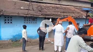 सागर नगर: धर्मश्री से मोतीनगर चौराहे तक सड़क चौड़ीकरण में निगम की कार्रवाई, बी.एस. जैन परिवार के मकान पर भी चला बुलडोजर