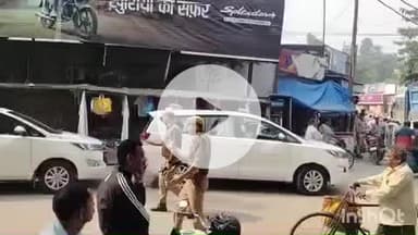 लखीमपुर: लखीमपुर में विलोबी हाल के पास सड़क के दोनों तरफ खुदाई से लगे भीषण जाम में फंसा डीएम का काफिला, पुलिस-प्रशासन पर उठे सवाल