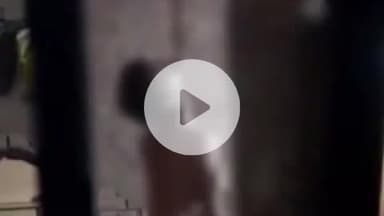 हाथरस: गांव परसारा में घर के अंदर संदिग्ध परिस्थिति में फांसी के फंदे पर लटका मिला एक शख्स का शव, पुलिस ने कराया पोस्टमार्टम