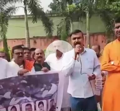 चास: बोकारो सिविल सर्जन कार्यालय के पास बोकारो जिला भाजपा का प्रदर्शन