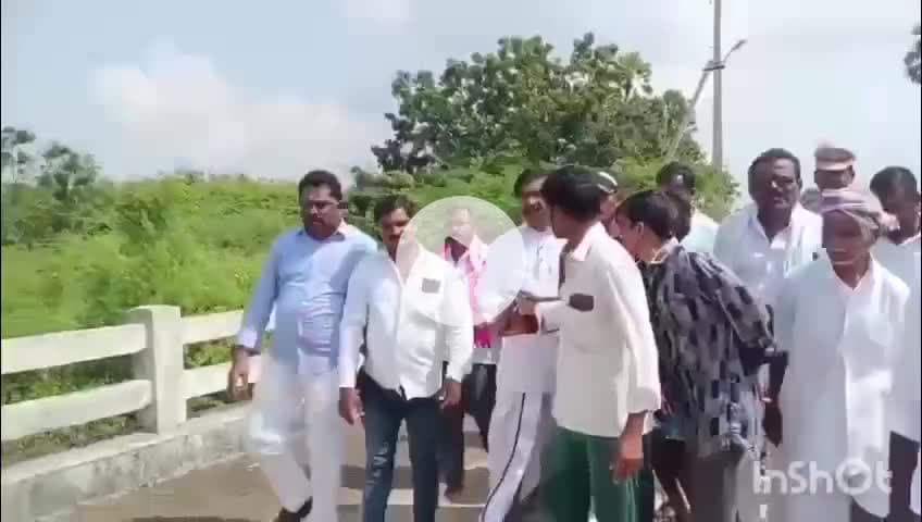 ధర్మసాగర్: ధర్మసాగర్,వేలేరు మండలాలలో ఇటీవల కురిసిన వర్షానికి పంట నష్టపోయిన రైతులను, పరామర్శించారు మాజీ ఎమ్మెల్యే