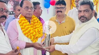 धनबाद/केंदुआडीह: मानव अधिकार प्रोटेक्शन संगठन ने धनबाद थाना में नवपदस्थापित प्रभारी मनोज पांडेय का पुष्पगुच्छ देकर किया स्वागत