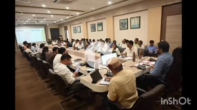 धार: धार में जिला प्रशासन की समयावधि पत्रों की समीक्षा बैठक संपन्न, सीएम हेल्पलाइन में उत्कृष्ट प्रदर्शन की सराहना