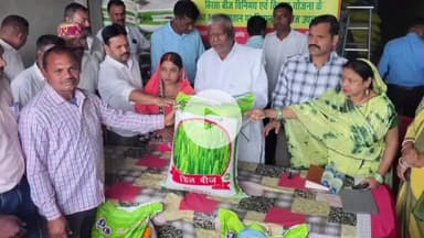 धनबाद/केंदुआडीह: जिला प्रशासन ने तस्वीर जारी की, टुंडी के विधायक मथुरा प्रसाद ने गेहूं वितरण समारोह का शुभारंभ किया