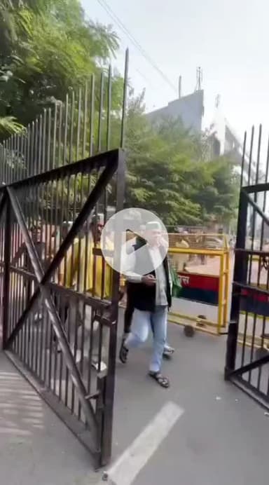 #नोएडा प्राधिकरण घेराव कार्यक्रम के दौरान @भारतीय_किसान_संगठन कार्यकर्ता।
#Bharatiya_Kisan_Sangathan  activists during a protest at the #Noida Authority office.
#राष्ट्रीय_अध्यक्ष
@National_President