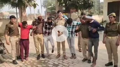 #मुजफ्फरनगर में स्कूल के बाहर छात्राओं से कमेंटबाजी छेड़खानी करने वाले 4 युवकों को पकड़ा✍️ पुलिस ने सिखाया सबक