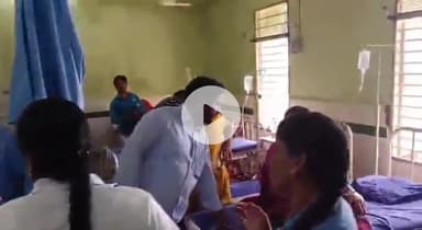 చిలుకూరు: రామచంద్రపురం శివారులో కూలీలతో వెళ్తున్న ఆటో బోల్తా