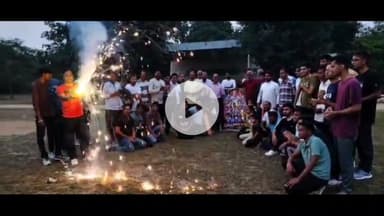 झालरापाटन: भारतीय महिला क्रिकेट टीम के विश्व विजेता बनने पर खिलाड़ियों ने भवानी क्रिकेट ग्राउंड पर आतिशबाजी की और मिठाइयां बांटी