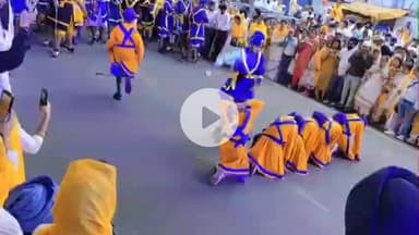 कांके: रांची: मेट्रो गली गुरुद्वारा से गुरु नानक देव के प्रकाश पर्व पर भव्य नगर कीर्तन निकाला गया