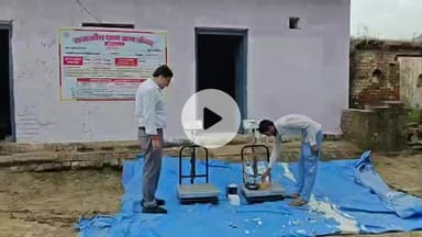 करछना: करछना तहसील क्षेत्र में बनाए गए धान क्रय केंद्र पर तौल की तैयारी पूरी, किसानों के पहुंचने का इंतजार