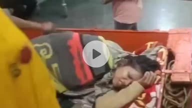 मऊगंज: मऊगंज सिविल अस्पताल में स्वास्थ्य व्यवस्था पर सवाल, प्रसव पीड़िता को ठेले पर अस्पताल पहुंचाया गया