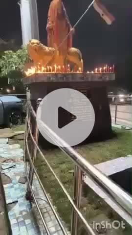 चास: चेकपोस्ट पर भारत माता की प्रतिमा के पास गाड़ी चालक ने मारी ठोकर, लोग बाल-बाल बचे