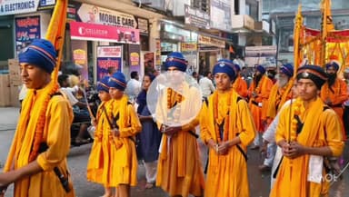 नौतनवा: गुरु नानक देव के प्रकाशोत्सव पर भव्य नगर यात्रा निकली, निहाल हुआ नौतनवा