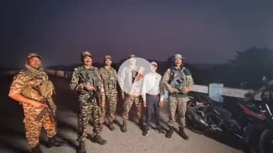 बेलागंज: आगामी विधानसभा चुनाव के लिए बेलागंज बॉर्डर के श्रीपुर चेक पोस्ट पर अर्धसैनिक बलों की तैनाती