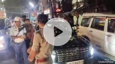 देवघर: शहर में जगह-जगह वाहन खड़ा करने वालों पर यातायात पुलिस की सख्ती, नियम तोड़ने पर होगी कार्रवाई