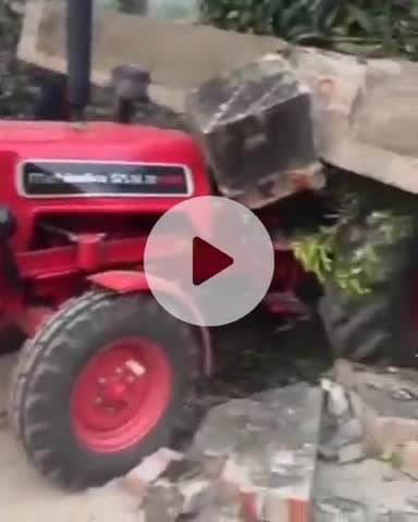 जगाधरी: अमादलपुर गांव में ट्रैक्टर चालक पर गिरा सीमेंट का खंभा, गंभीर रूप से घायल