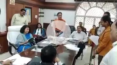 लखीमपुर: 16 वर्षीय छात्रा शगुन सिंह ने लिखी जीवन की पहली किताब, आज कलेक्ट्रेट में डीएम दुर्गा शक्ति नागपाल को भेंट की