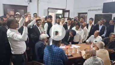 बहराइच: जिला बार एसोसिएशन सभागार में अधिवक्ता संघ चुनाव के लिए नामांकन प्रक्रिया शुरू, न्यायाधीश कार्य से हुए अधिवक्ता विरत