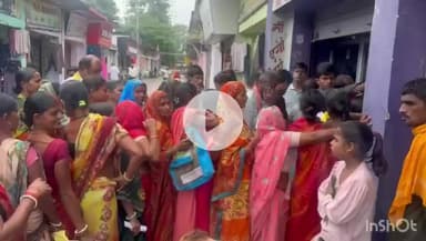 नवादा: नवादा के थाना रोड में बीज लेने के लिए लोगों की लगी भीड़, किसान महिलाओं ने सिस्टम पर उठाए सवाल #jansamasya