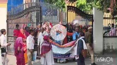 मैनपुरी: वोटर्स पेंशन की मांग को लेकर वोटर्स पार्टी इंटरनेशनल के पदाधिकारियों ने जिला मुख्यालय पर किया प्रदर्शन