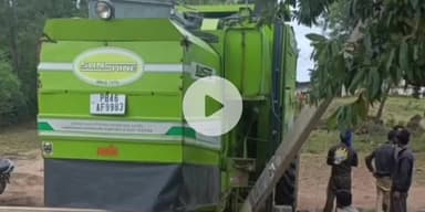 ढीमरखेड़ा: ढीमरखेड़ा के विजौरा चौराहे पर हार्वेस्टर लुढ़कने से बिजली का खंभा टूटा, बिजली गुल होने से ग्रामीण परेशान