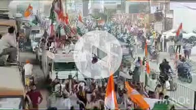 गोपालगंज: कांग्रेस नेता मदन मोहन झा ने गोपालगंज में किया रोड शो, कहा- एनडीए सरकार को हटाने के लिए लोग करेंगे मतदान