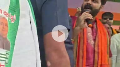 उदवंत नगर: पियनिया में पावरस्टार पवन सिंह का जलवा, गमछा लहराकर बढ़ाया समर्थकों का जोश, मंच से भरी हुंकार