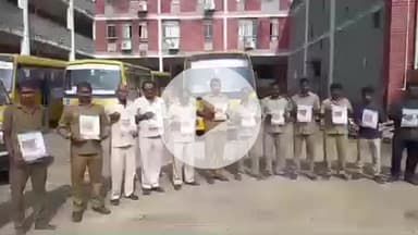 पाकुड़: रफ्तार घटाओ, सुरक्षा बढ़ाओ अभियान के तहत डीपीएस पाकुड़ में स्कूल के चालकों को DTOने किया जागरूक दिये निर्देश #roadsefty