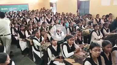 कटनी: रीठी शासकीय कन्या हाई स्कूल में थाना प्रभारी ने बच्चों को दी गुड टच बैड टच की जानकारी