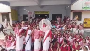 फरेंदा: बृजमनगंज में आशा बहुओं ने सामुदायिक स्वास्थ्य केंद्र पर किया धरना प्रदर्शन