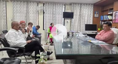 धनबाद/केंदुआडीह: जन समस्या को लेकर जिला कांग्रेस कमेटी के अध्यक्ष के नेतृत्व में प्रतिनिधिमंडल ने नगर आयुक्त कार्यालय में की मुलाकात