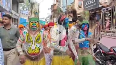 झालरापाटन: चंद्रभागा कार्तिक मेले के तहत नगर में भव्य शोभा यात्रा निकाली, कलाकारों ने लोक संस्कृति के विभिन्न रंगों की छटा बिखेरी