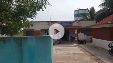 ஒரத்தநாடு: நெய்வாசல் VAO அலுவலகத்தில் மேற்கூரை இடிந்து விழுந்ததில் முதியவர் உள்ளிட்ட 2பேர் படுகாயம் அதிகாரிகள் ஆய்வு