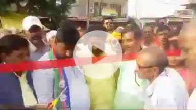 शिवसागर: आलमपुर में चेनारी विधानसभा के एनडीए प्रत्याशी मुरारी गौतम ने एनडीए कार्यालय का फीता काटकर उद्घाटन किया