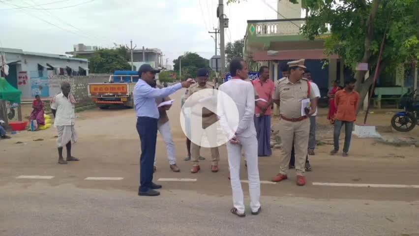 నాగారం: అర్వపల్లి, నాగారం, తిరుమలగిరి పోలీస్ స్టేషన్ల పరిధిలో రోడ్డు ప్రమాద స్థలాలు, బ్లాక్ స్పాట్లను పరిశీలించిన ఎస్పీ నరసింహ