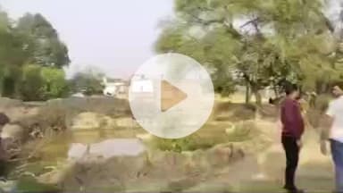 करछना: उमरी गांव में तालाब की जमीन पर किए गए अवैध कब्जे को एसडीएम भारती मीणा ने जेसीबी मशीन चलवा कर कराया खाली