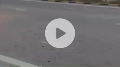 सोहावल: जुबेरगंज सब्जी मंडी के सामने पिकअप का एक्सल टूटा, पिकअप पलटी