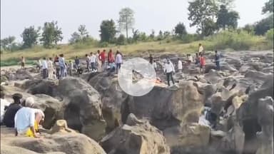 छपारा: वैनगंगा नदी में डूबे बिहिरिया गांव के युवक का 24 घंटे बाद भी नहीं मिला पता, तलाश जारी