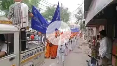 लखीमपुर: गुरु नानक देव जी के 556वें प्रकाश पर्व पर सेठ घाट रोड़ स्थित निर्मल आश्रम से निकली भव्य नगर कीर्तन यात्रा